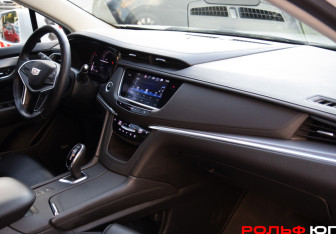 Подержанный автомобиль Cadillac XT5 2017 года (7 фото)