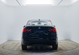 Подержанный автомобиль BMW X4 2017 года (4 фото)