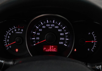 Подержанный автомобиль Kia Rio Hatchback 2012 года (18 фото)