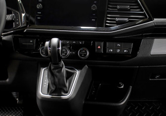 Подержанный автомобиль Volkswagen Caravelle 2021 года (16 фото)