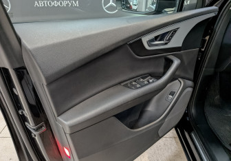 Подержанный автомобиль Audi Q7 2016 года (19 фото)