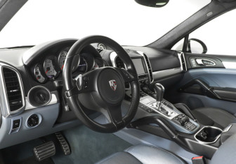 Подержанный автомобиль Porsche Cayenne 2013 года (13 фото)