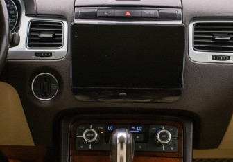 Подержанный автомобиль Volkswagen Touareg 2013 года (14 фото)