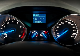 Подержанный автомобиль Ford Kuga 2015 года (13 фото)