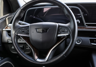 Подержанный автомобиль Cadillac Escalade Suv 2022 года (21 фото)
