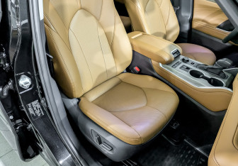 Подержанный автомобиль Toyota Highlander 2025 года (24 фото)