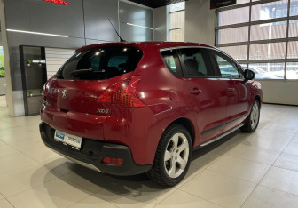 Подержанный автомобиль Peugeot 3008 2011 года (4 фото)