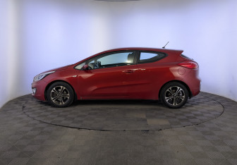 Подержанный автомобиль Kia Ceed Hatchback 2014 года (8 фото)