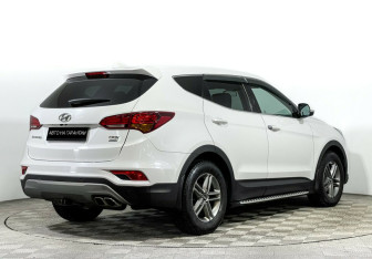 Подержанный автомобиль Hyundai Santa Fe 2017 года (3 фото)