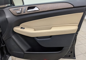 Подержанный автомобиль Mercedes-Benz GLE 2016 года (24 фото)