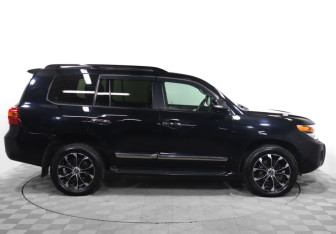 Подержанный автомобиль Toyota Land Cruiser Suv 2014 года (4 фото)