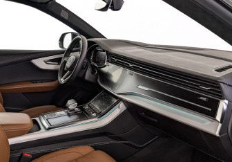 Подержанный автомобиль Audi Q8 2023 года (13 фото)