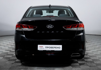 Подержанный автомобиль Hyundai Sonata 2017 года (6 фото)