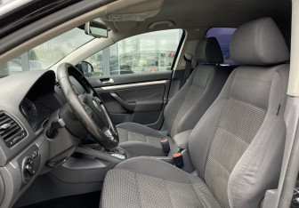 Подержанный автомобиль Volkswagen Jetta Sedan 2009 года (17 фото)