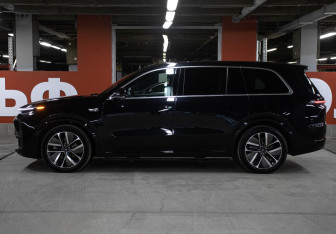 Подержанный автомобиль LiXiang L9 2023 года (8 фото)