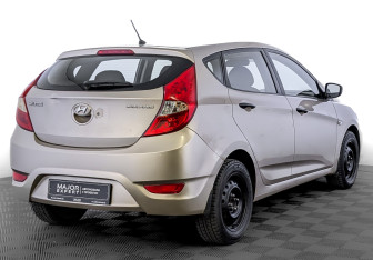 Подержанный автомобиль Hyundai Solaris Hatchback 2012 года (5 фото)