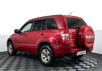Подержанный автомобиль Suzuki Grand Vitara 2013 года (7 фото)