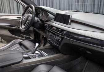 Подержанный автомобиль BMW X5 2016 года (11 фото)