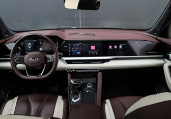 Подержанный автомобиль Geely Monjaro 2023 года (11 фото)