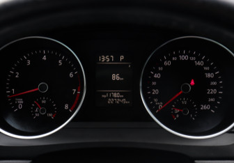 Подержанный автомобиль Volkswagen Jetta Sedan 2015 года (9 фото)