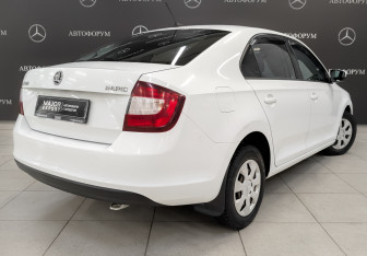Подержанный автомобиль Skoda Rapid Liftback 2019 года (5 фото)