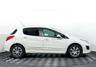 Подержанный автомобиль Peugeot 308 Hatchback 2012 года (4 фото)