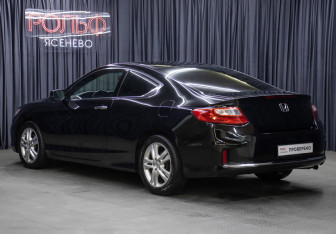 Подержанный автомобиль Honda Accord Coupe 2012 года (7 фото)