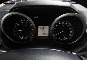 Подержанный автомобиль Toyota Land Cruiser Prado 2012 года (13 фото)