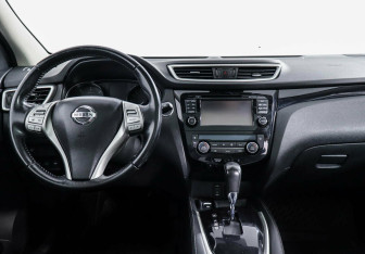 Подержанный автомобиль Nissan Qashqai 2017 года (8 фото)