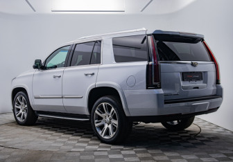 Подержанный автомобиль Cadillac Escalade Suv 2016 года (6 фото)