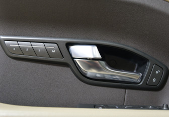 Подержанный автомобиль Land Rover Range Rover Evoque 2012 года (16 фото)