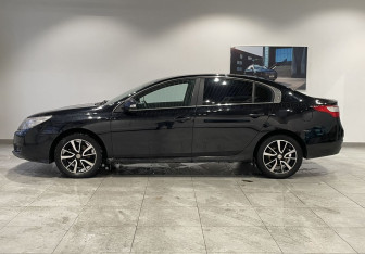 Подержанный автомобиль Renault Latitude 2011 года (8 фото)