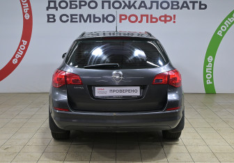 Подержанный автомобиль Opel Astra Wagon 2012 года (5 фото)