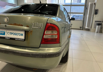 Подержанный автомобиль Skoda Octavia Liftback 2002 года (10 фото)