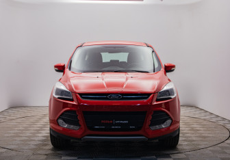 Подержанный автомобиль Ford Kuga 2015 года (8 фото)