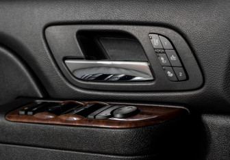 Подержанный автомобиль Chevrolet Tahoe 2012 года (19 фото)
