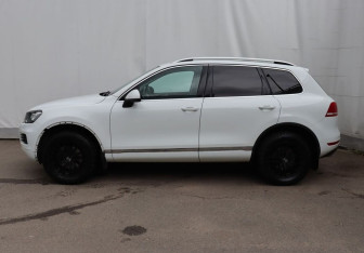 Подержанный автомобиль Volkswagen Touareg 2013 года (8 фото)