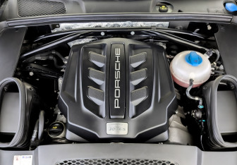 Подержанный автомобиль Porsche Macan 2015 года (9 фото)