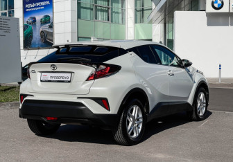 Подержанный автомобиль Toyota C-HR 2020 года (5 фото)