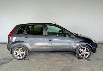Подержанный автомобиль Ford Fiesta Hatchback 2008 года (7 фото)