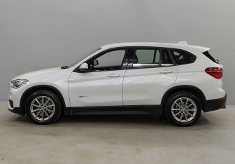 Подержанный автомобиль BMW X1 2017 года (8 фото)
