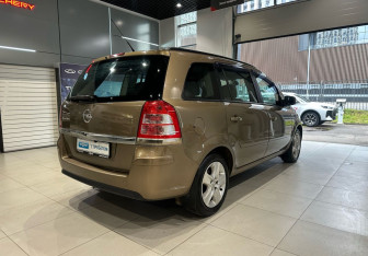 Подержанный автомобиль Opel Zafira Compactvan 2012 года (4 фото)