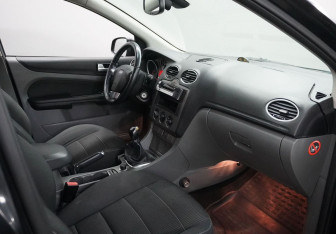 Подержанный автомобиль Ford Focus Sedan 2009 года (10 фото)