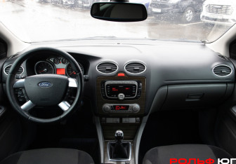 Подержанный автомобиль Ford Focus Hatchback 2008 года (11 фото)
