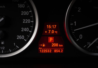 Подержанный автомобиль BMW X6 2012 года (17 фото)