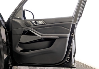 Подержанный автомобиль BMW X7 2020 года (25 фото)