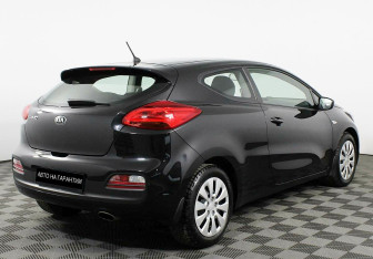 Подержанный автомобиль Kia Ceed Hatchback 2014 года (3 фото)