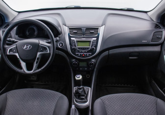 Подержанный автомобиль Hyundai Solaris Hatchback 2012 года (13 фото)