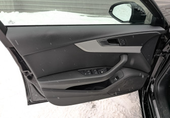 Подержанный автомобиль Audi A4 Sedan 2019 года (19 фото)