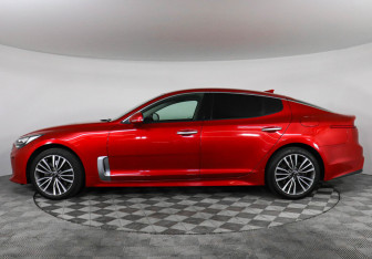 Подержанный автомобиль Kia Stinger 2019 года (8 фото)